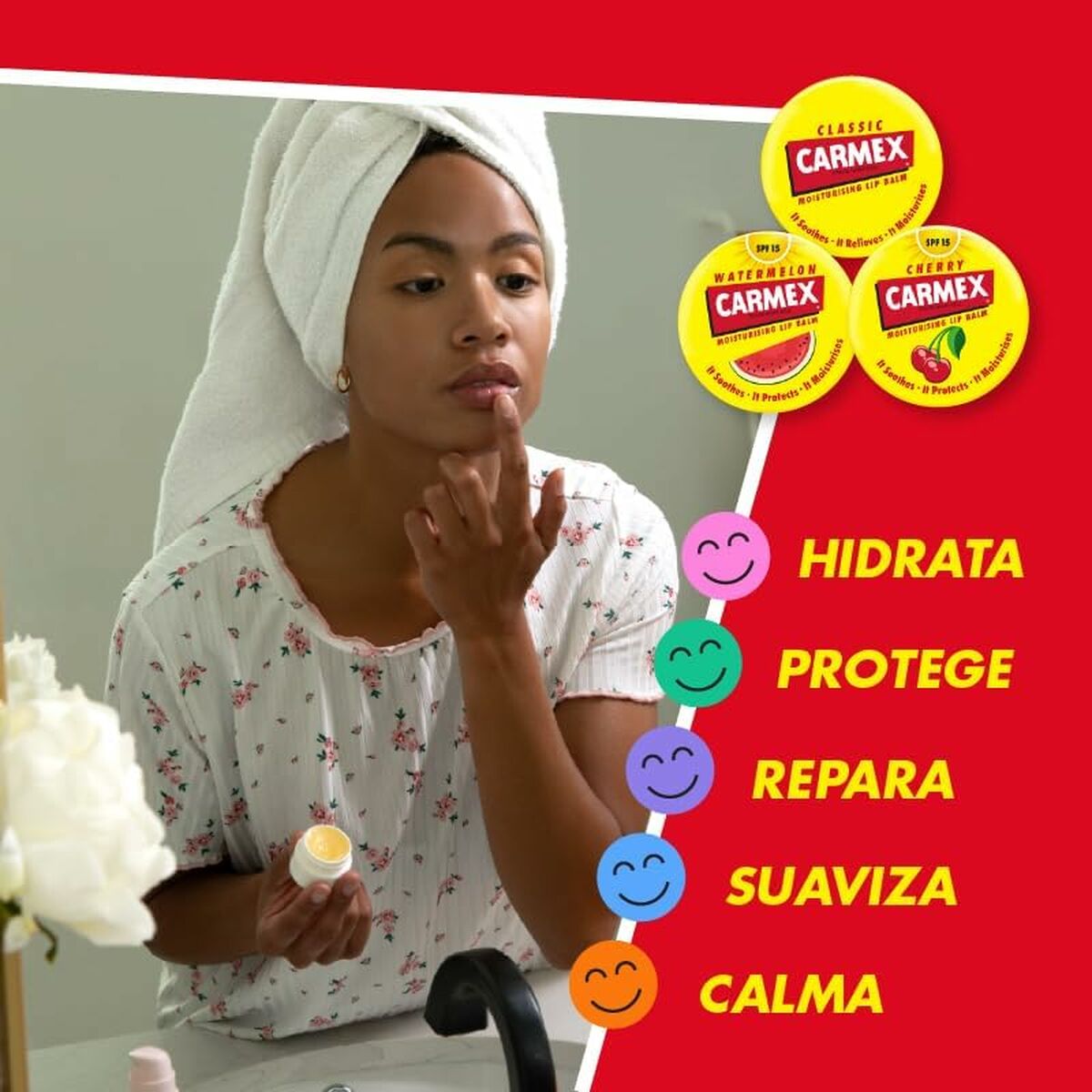Femme appliquant Baume à lèvres Carmex Jaune SPF 15, soin des lèvres hydratant et protecteur avec arôme pastèque.