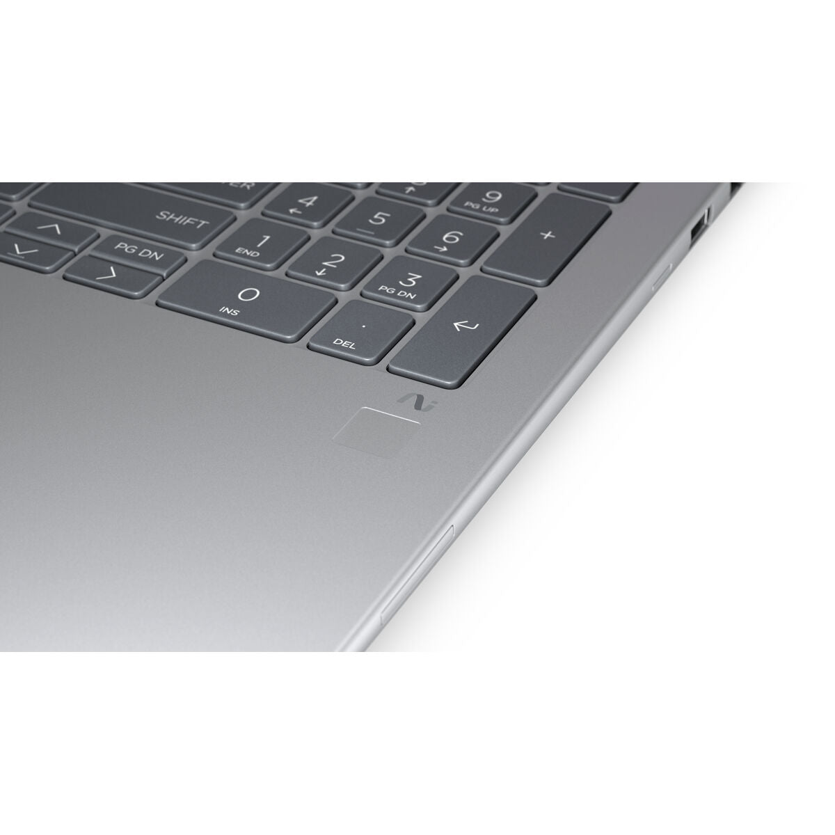 Détails du clavier numérique de l'ordinateur portable Poudres Compactes HP B72XCET#ABE, mettant en avant les touches et le design.