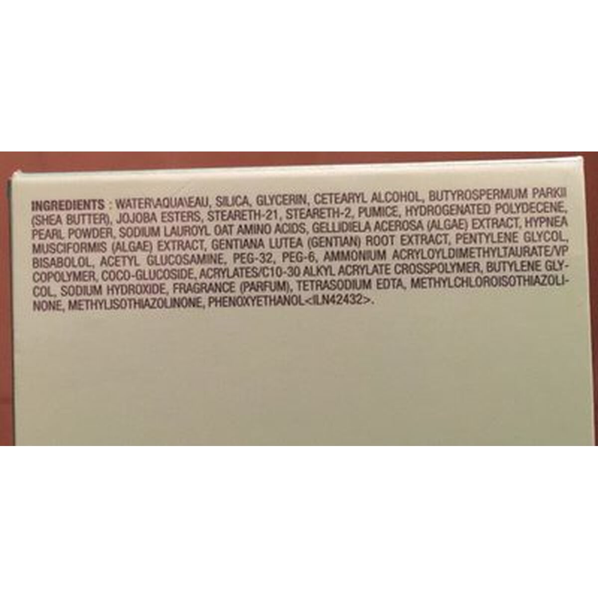 Ingredients list for Crème de jour Darphin 50 ml, including shea butter and natural extracts for sensitive skin.