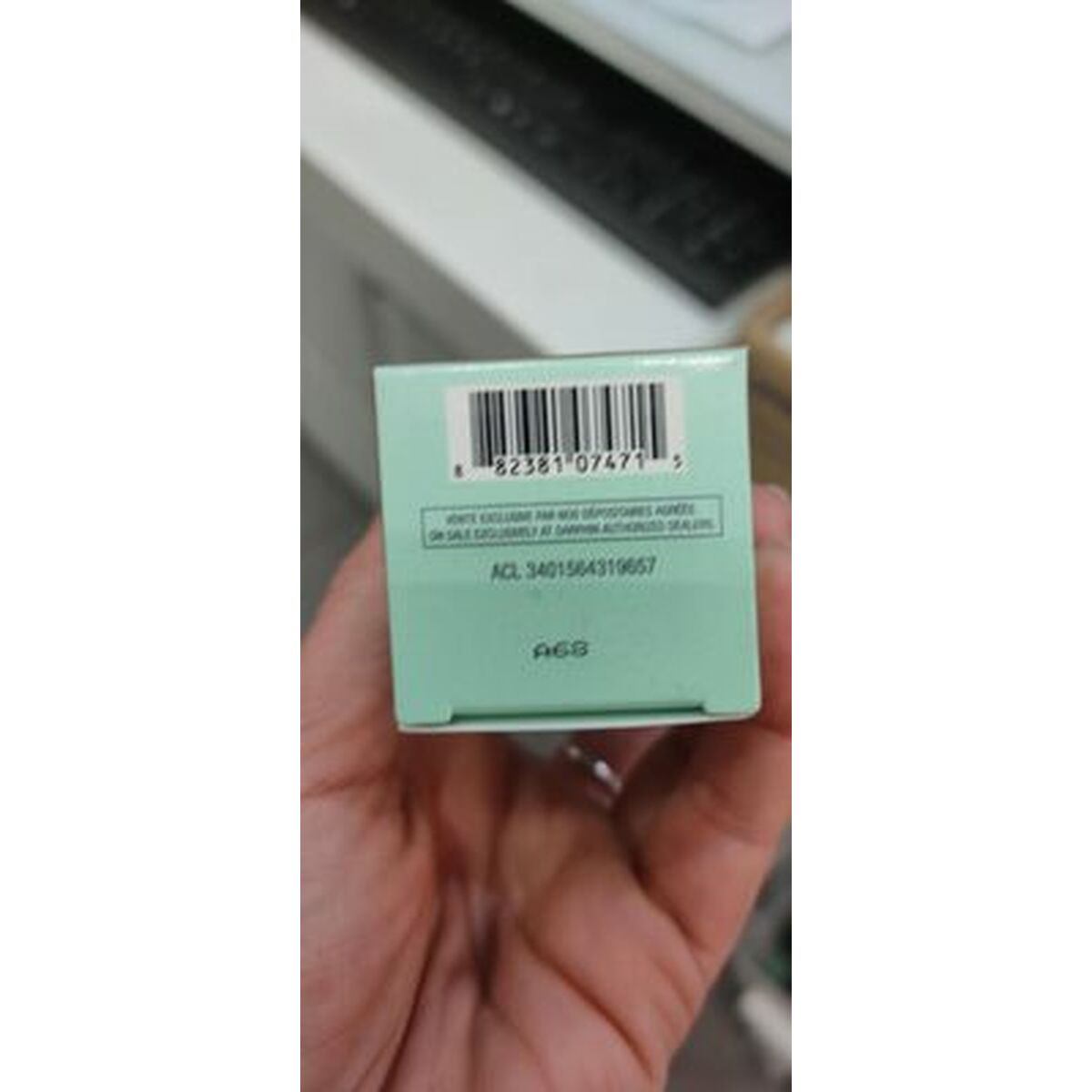 Image of the Darphin unisex perfume box showing bar code and product details.