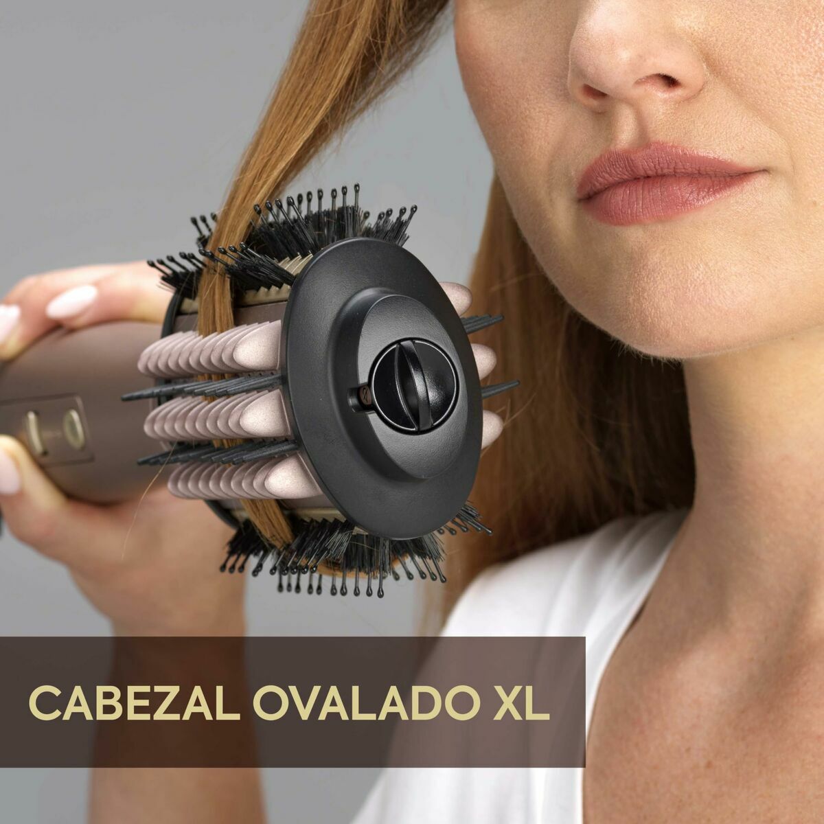 Brosse à coiffer Babyliss AS95E avec tête ovale XL pour coiffure professionnelle et volumineuse.