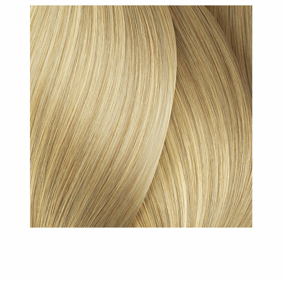Close-up of smooth, shiny blonde hair showcasing L'Oreal Professionnel Paris MAJIREL HIGH-LIFT treatment effect.