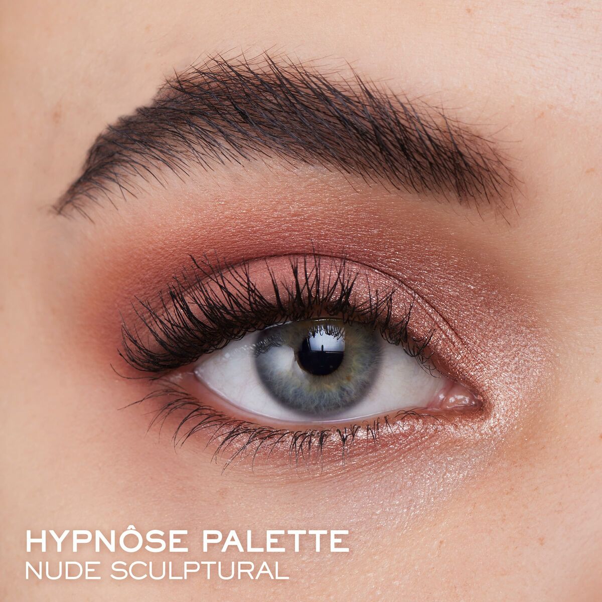 Close-up of eye makeup featuring Lancôme Hypnôse Palette Nº 18 Nude Sculptural for a stunning look.