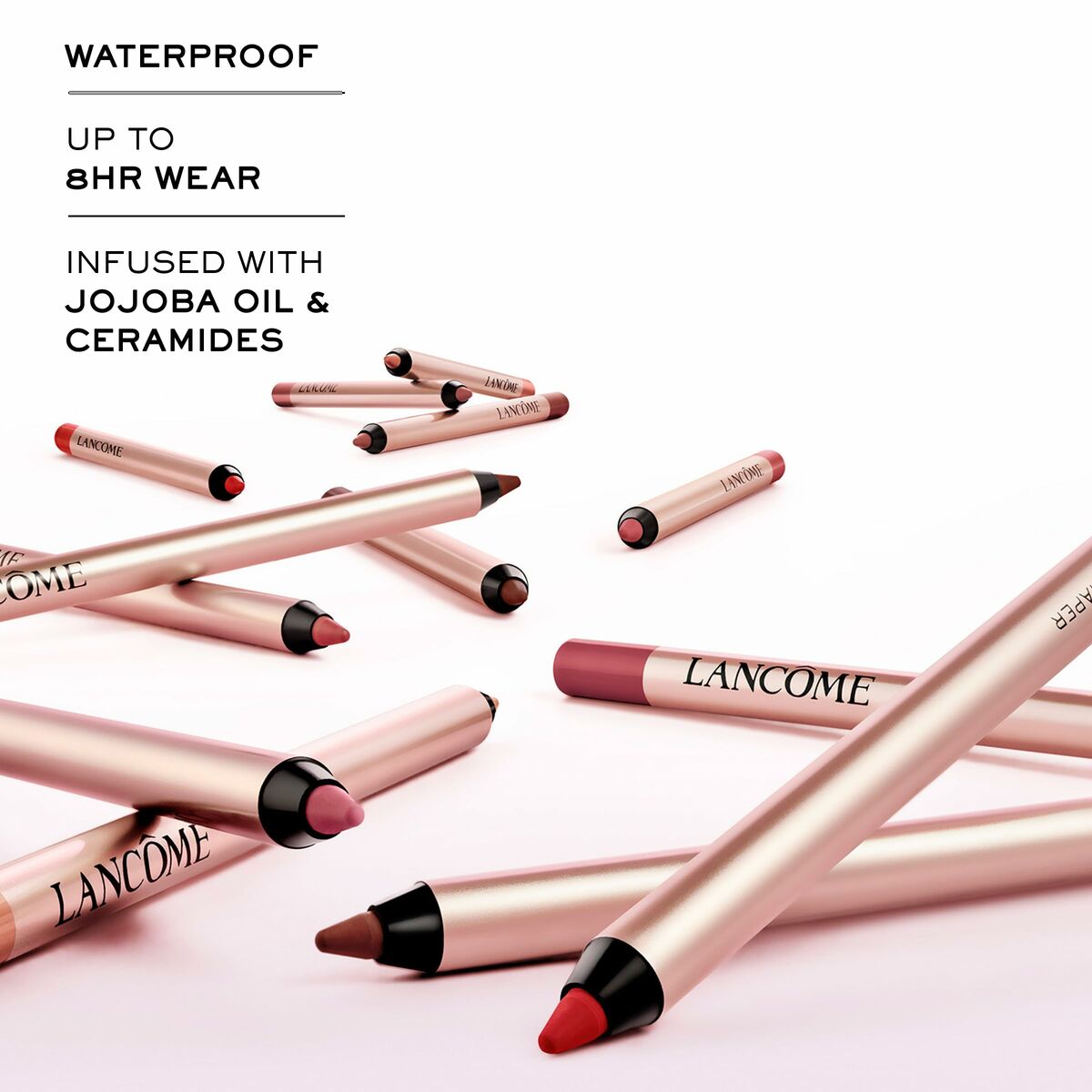 Gamme de crayons à lèvres Lancôme, résistants à l'eau et infusés d'huile de jojoba, offrant jusqu'à 8 heures de tenue.