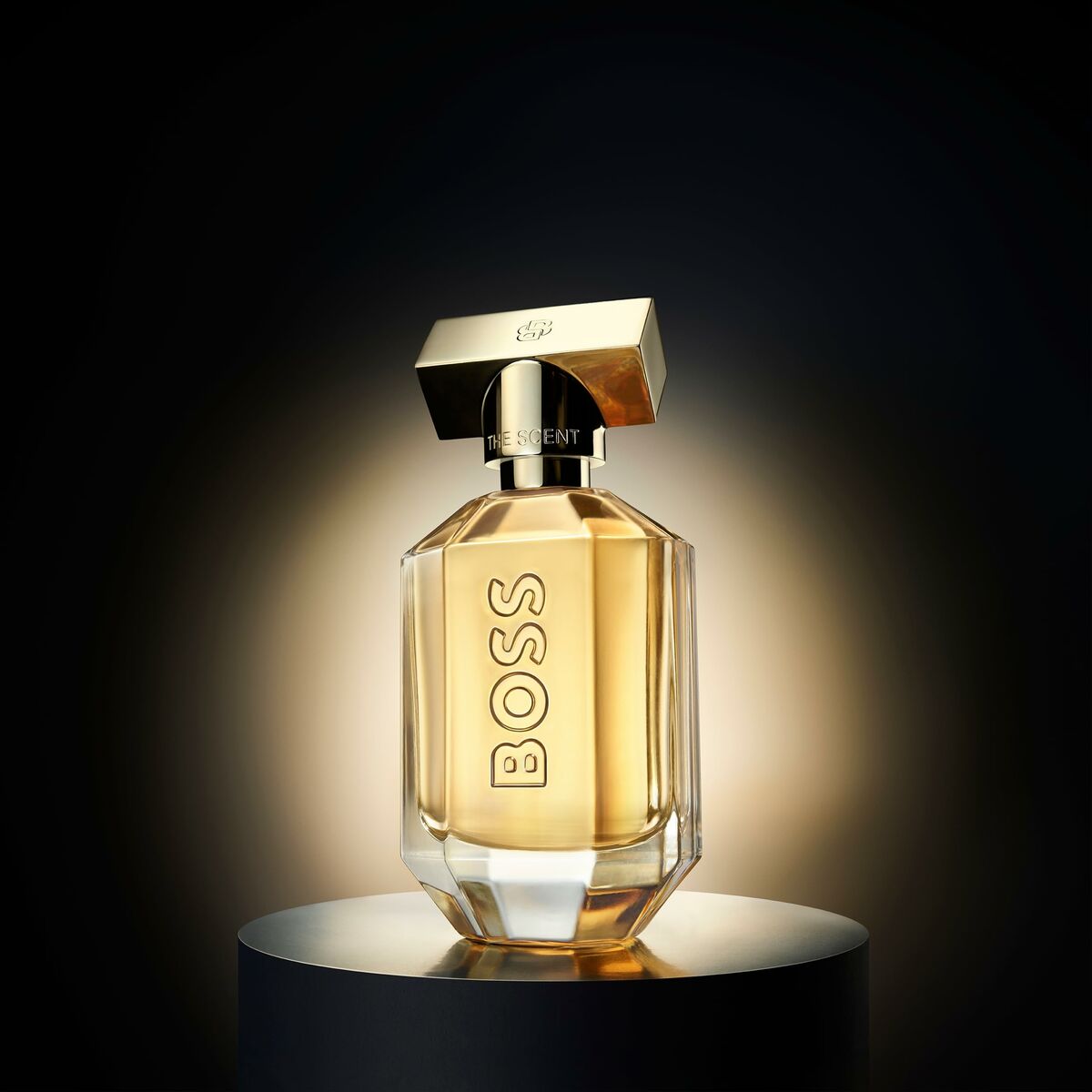Parfum Unisexe Hugo Boss THE SCENT FOR HER 30 ml, flacon élégant sur fond sombre.