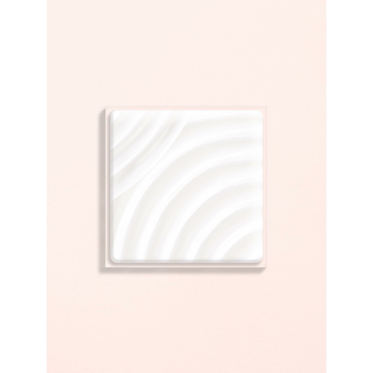 Lierac Arkeskin crème de jour en pot blanc avec texture ondulée sur fond rose.