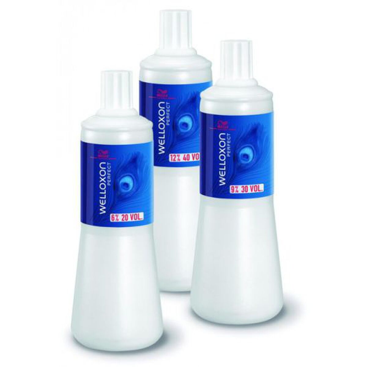 Trois flacons de Welloxon contenant des oxydants de 20, 30 et 40 volumes pour la coloration des cheveux.