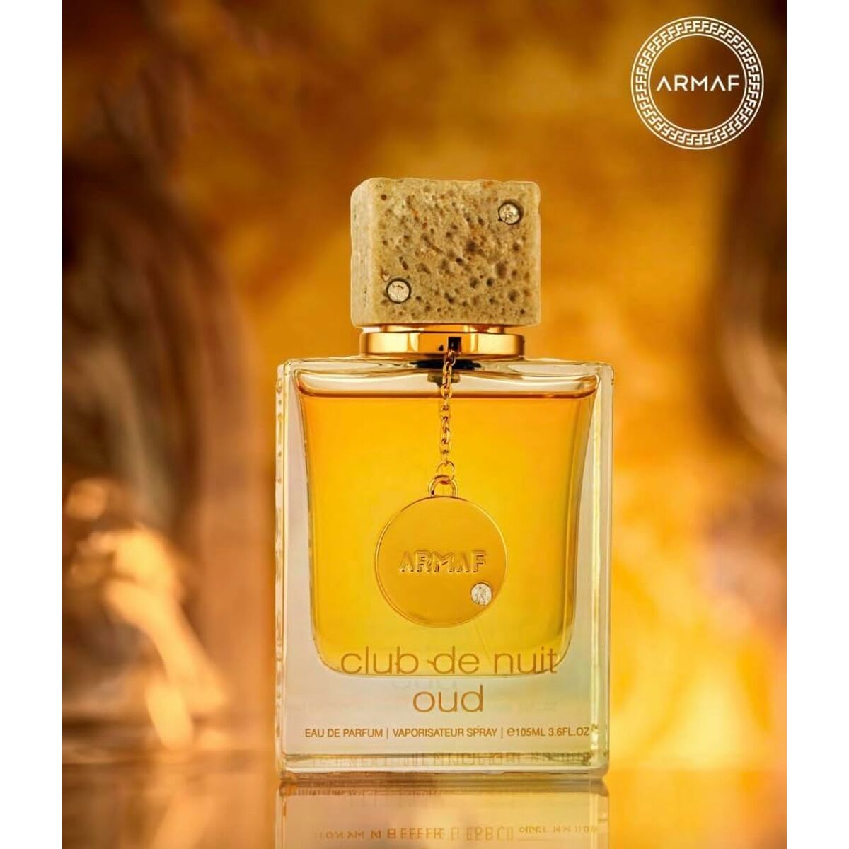 Parfum Femme Armaf Club de Nuit Oud, bouteille élégante de 100ml avec bouchon distinctif, ambiance chaleureuse.