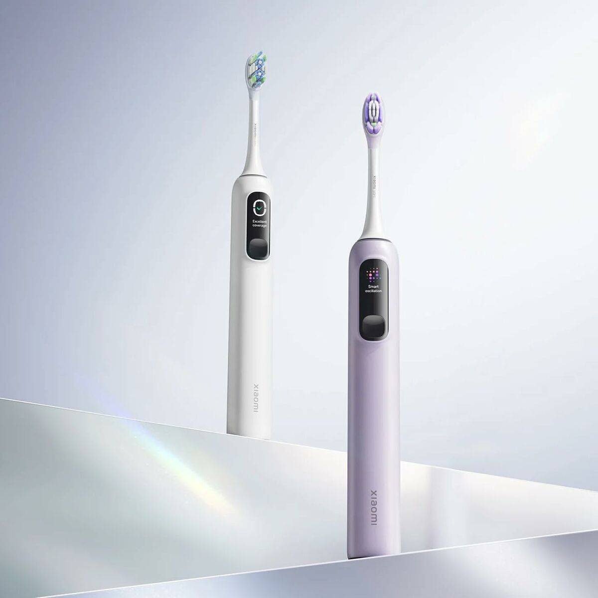 Brosse à dents électrique Xiaomi Oscillation Pro Pourpre et Blanc sur fond moderne, mettant en avant son design élégant.