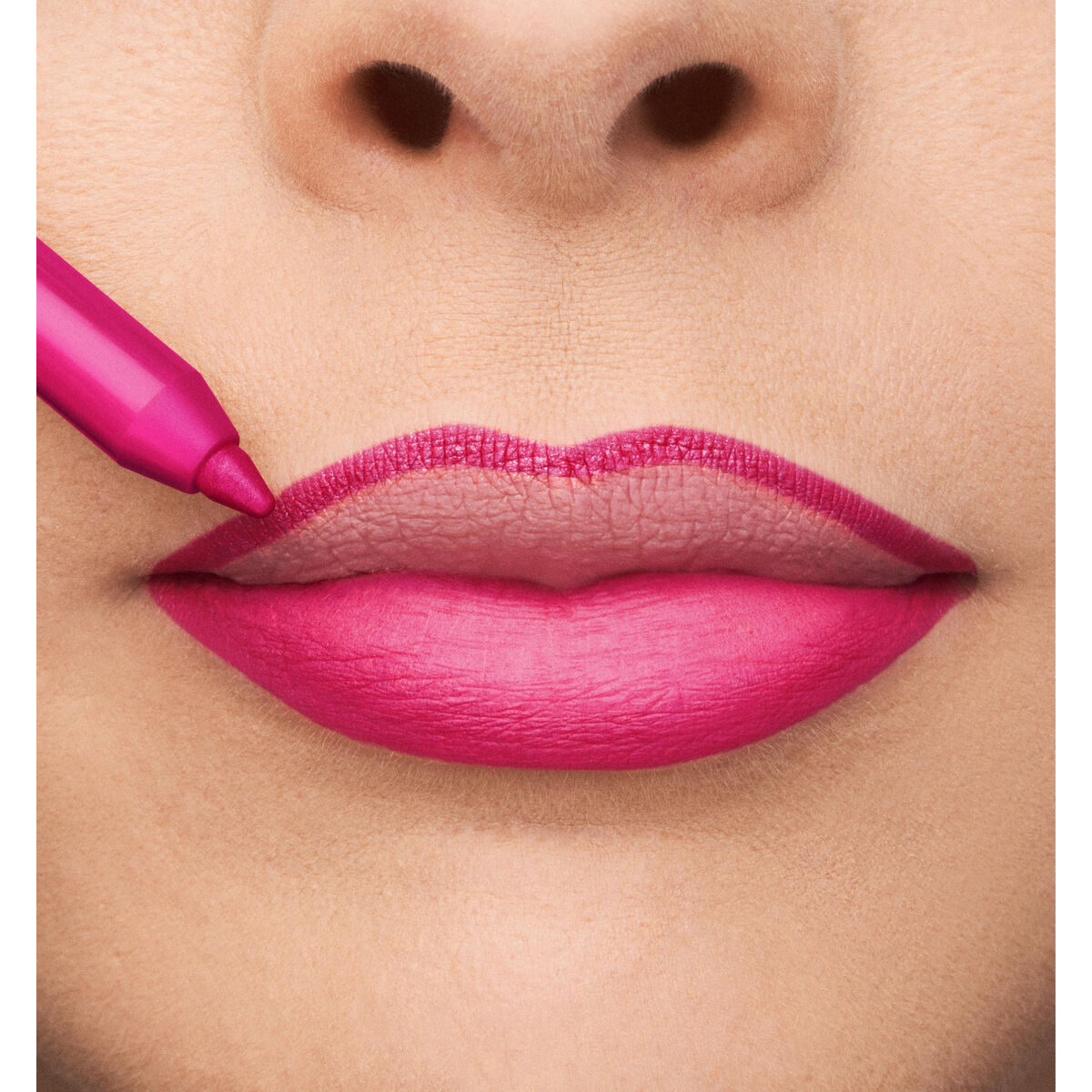 Application of Collistar Professionale Nº 103 Fucsia Petunia lipstick on lips for a vibrant look.