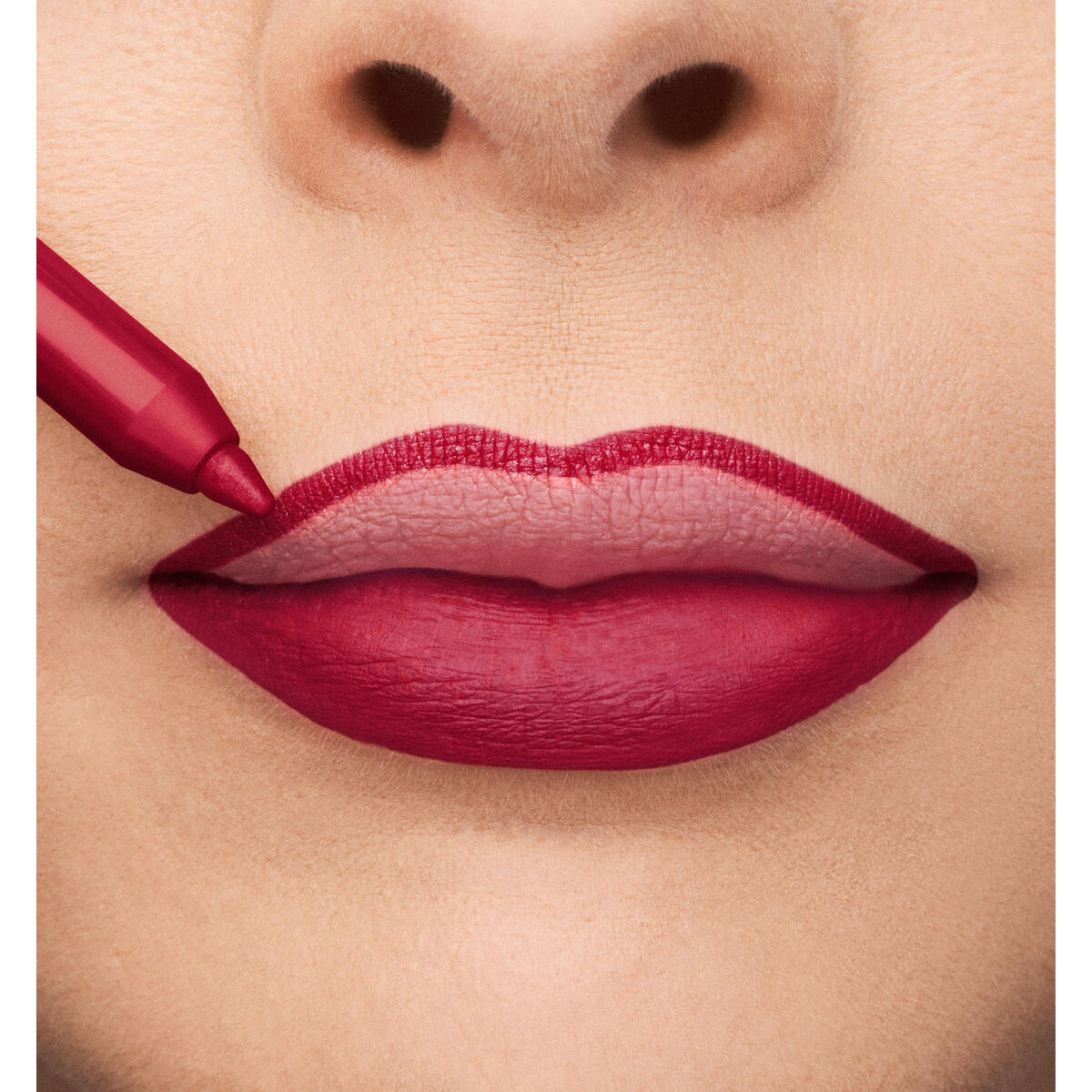 Application of Collistar Professionale Nº 16-Rubino lipstick on lips, showcasing a bold and vibrant red color.