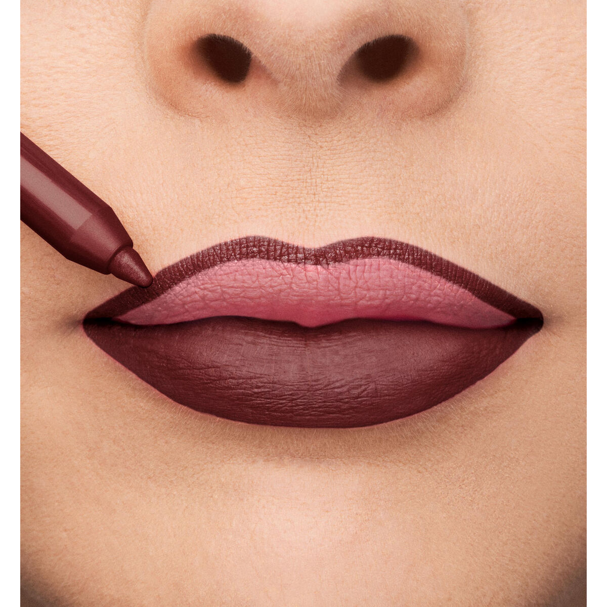 Application of Collistar Professionale Nº 14-Bordeaux lipstick on lips for a bold look.