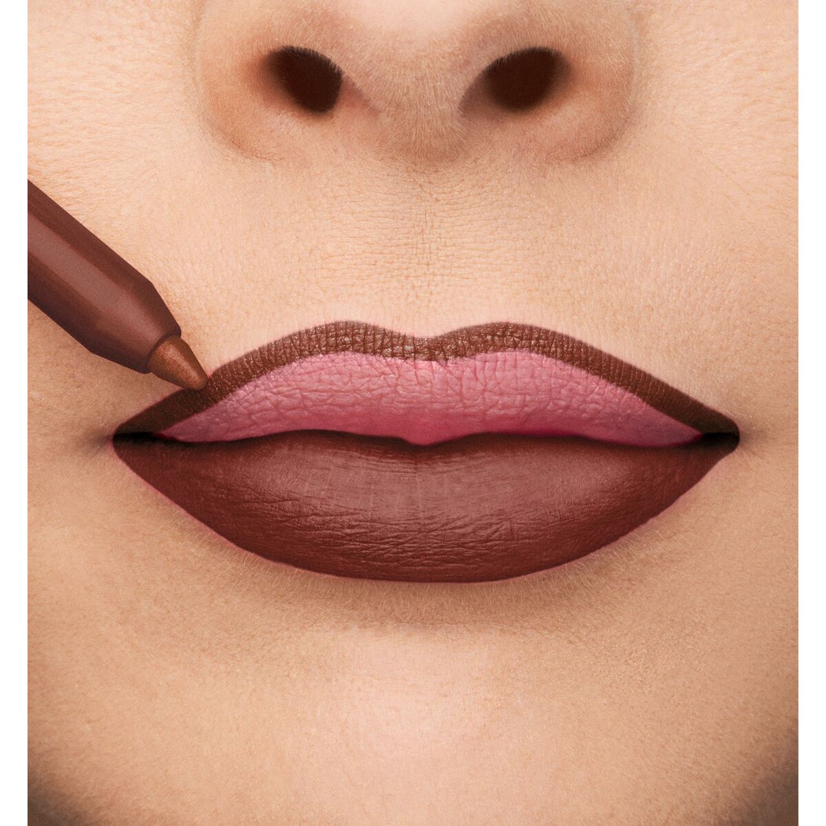 Application of Collistar Professionale Nº 3-Mattone lipstick on lips for a bold look.