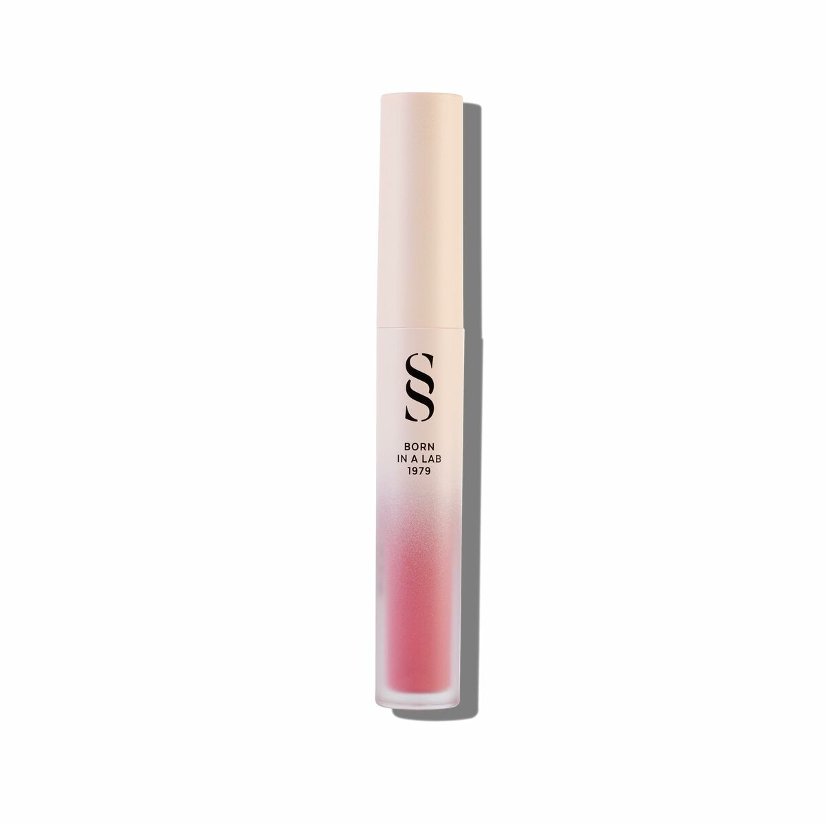 Rouge à lèvres Sensilis ETERNALIST A.G.E 4,5 ml avec texture liquide et ingrédients de soin, pour un look glamour.