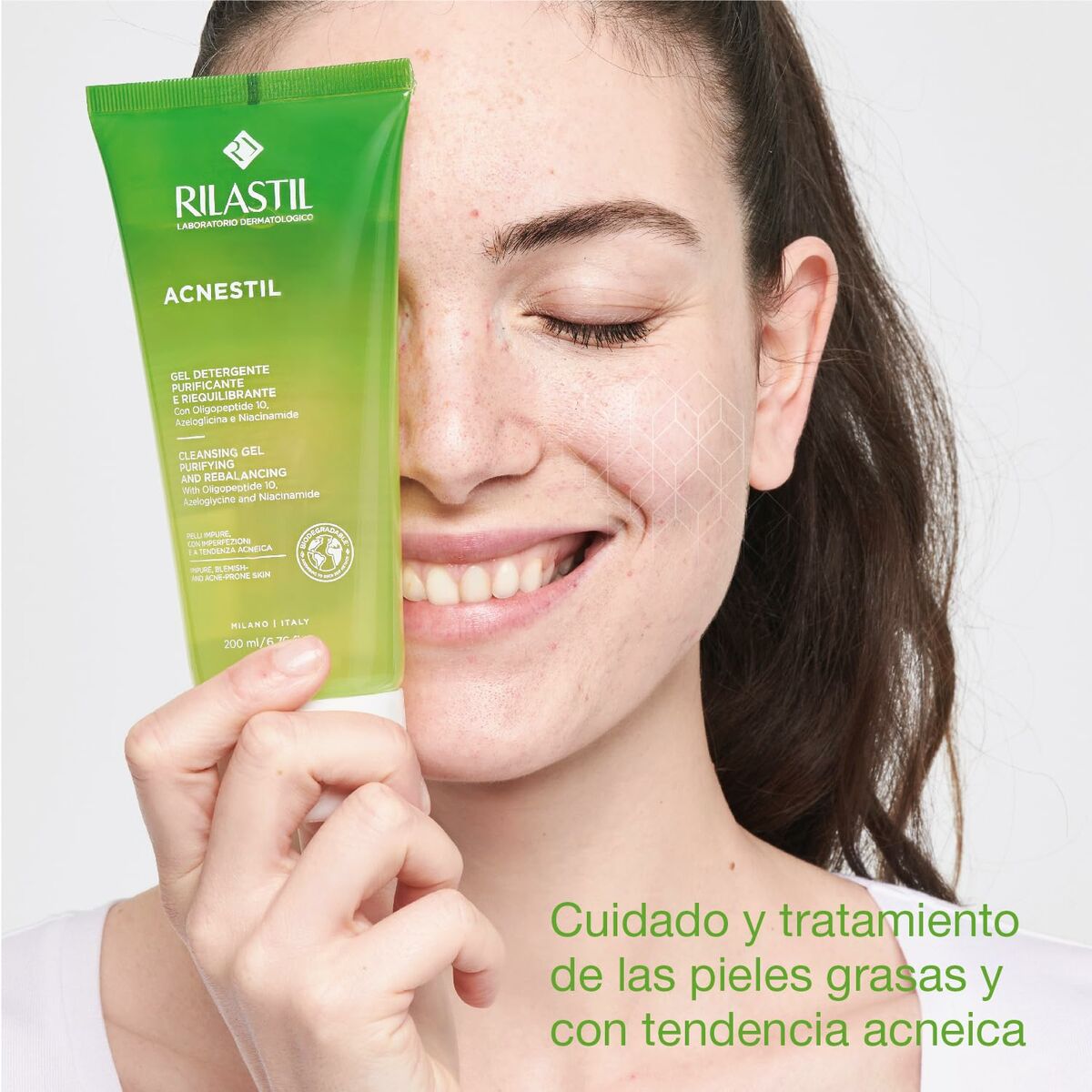Gel nettoyant visage Rilastil ACNESTIL 100 ml pour peau grasse et sujette à l'acné dans un tube vert.