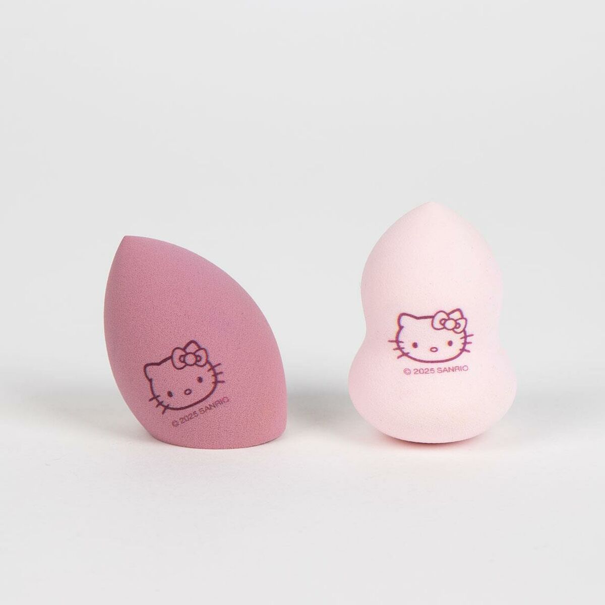 Éponges de maquillage Hello Kitty en rose et blanc, 2 unités, en polyuréthane, parfaites pour un maquillage impeccable.