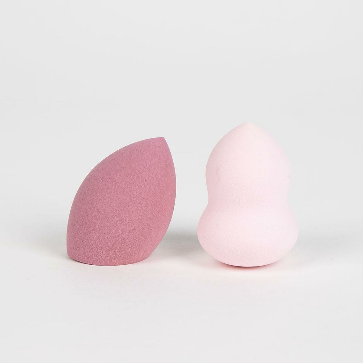 Éponges de maquillage Hello Kitty, 2 unités en rose, en polyuréthane, parfaites pour un maquillage impeccable.