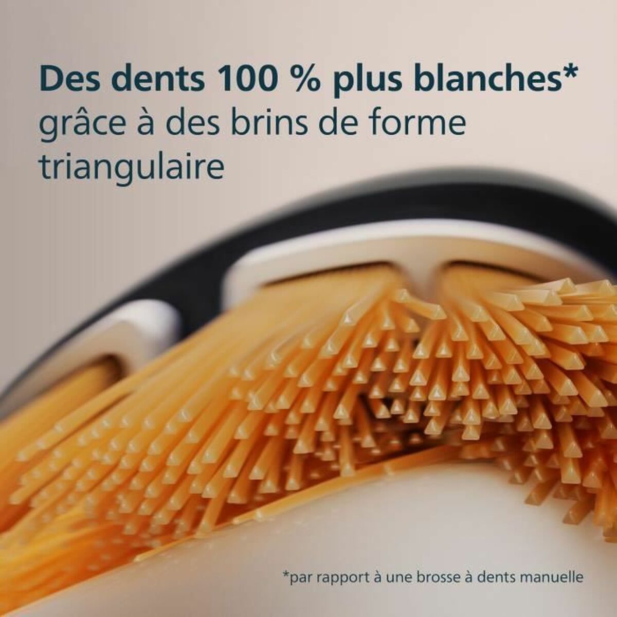 Brosse à dents avec brins triangulaires pour un blanchiment optimal des dents.