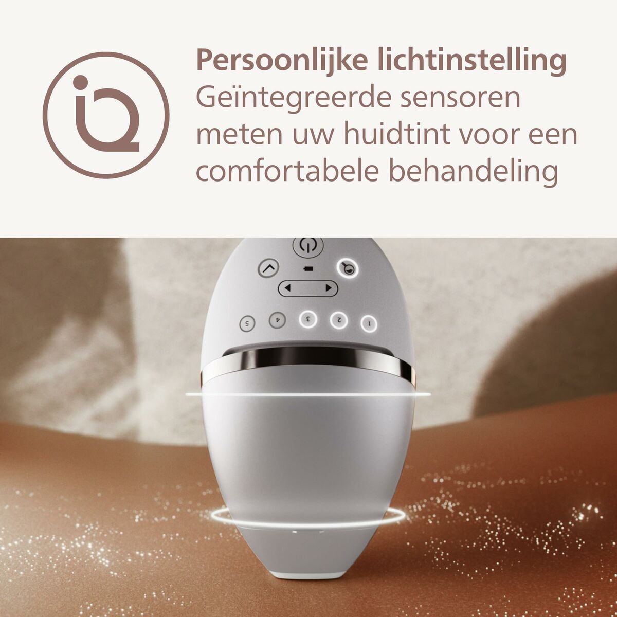 Épilateur à lumière pulsée Philips BRI946/00 avec réglage automatique pour un traitement confortable.