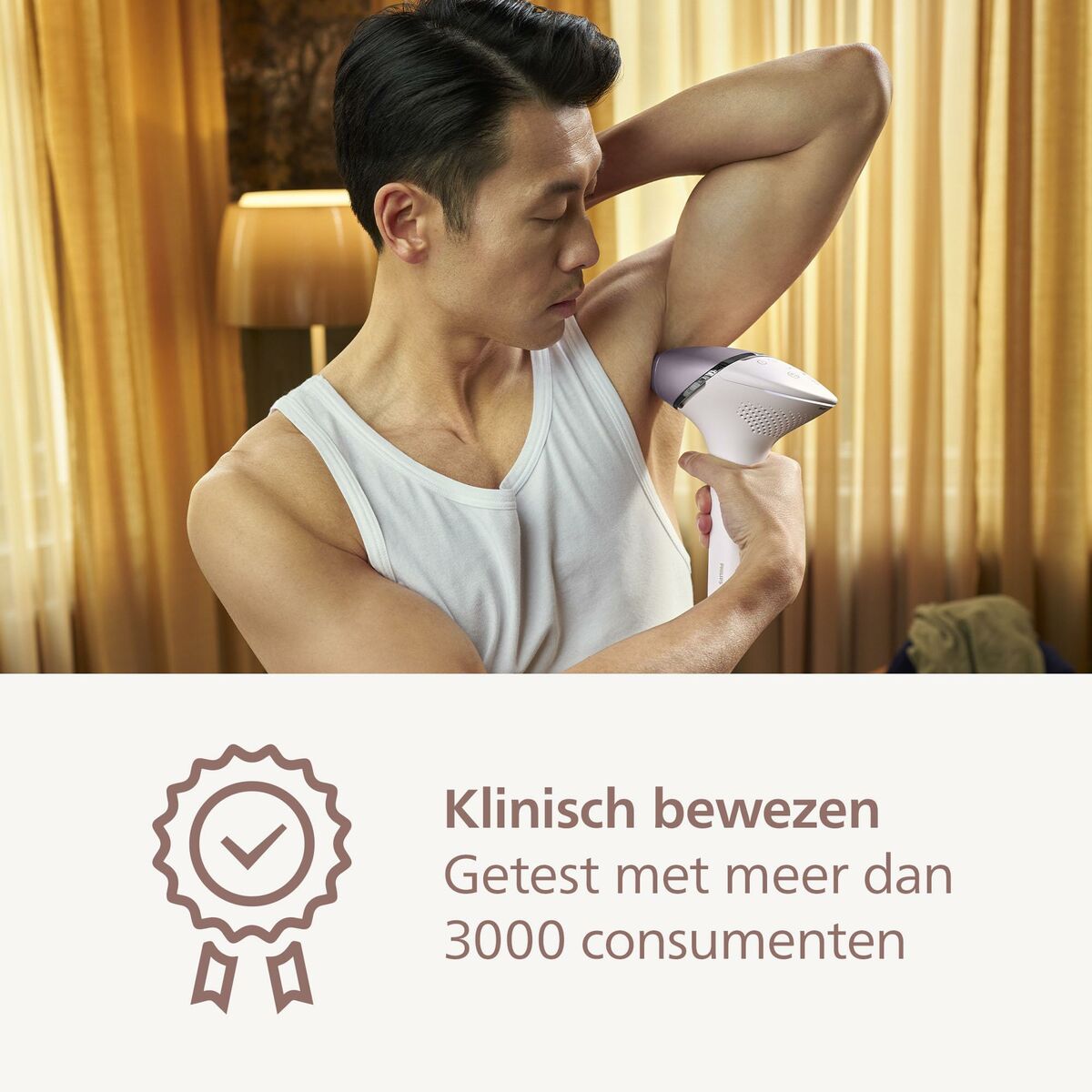 Homme utilisant un épilateur à lumière pulsée Philips, preuve clinique avec plus de 3000 consommateurs.